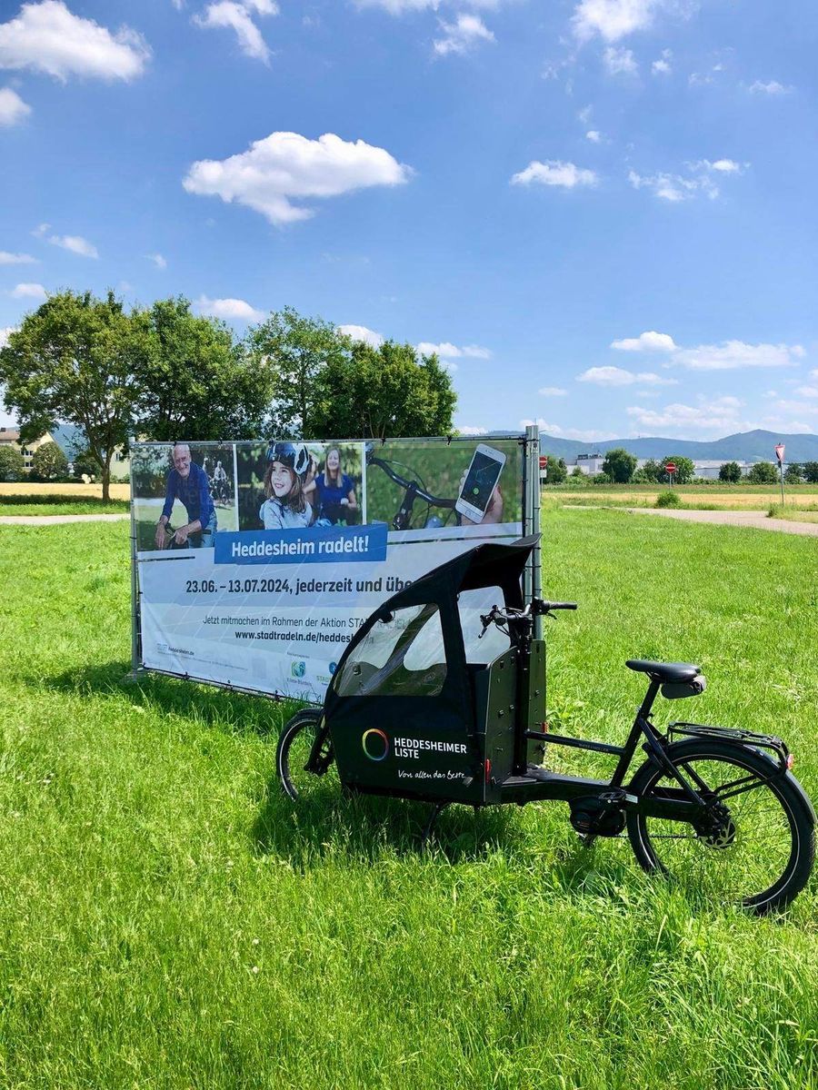Lastenrad vor dem Banner Heddesheim radelt